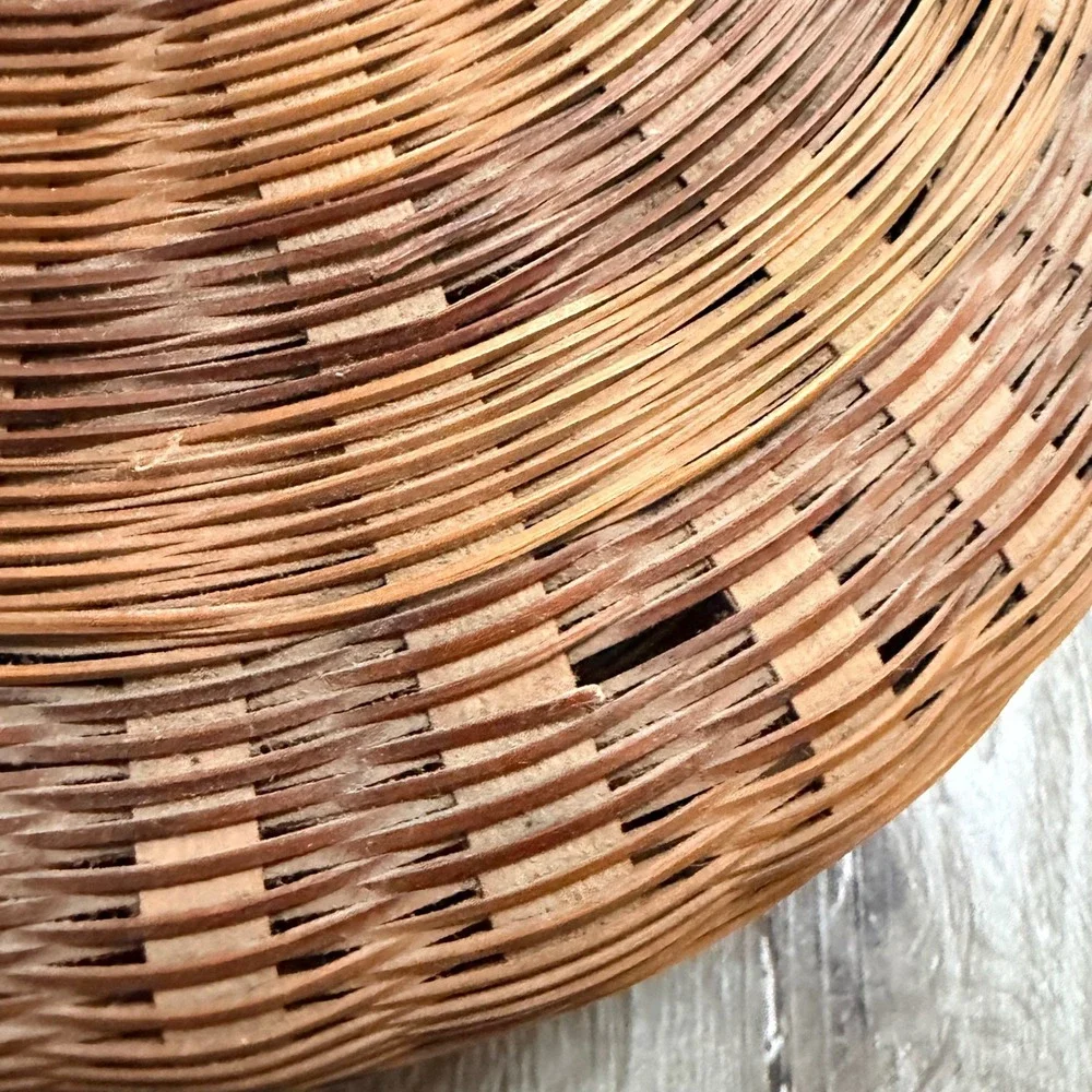 Vintage Handwoven Round Wicker Basket with Lid Brown‎ Tan Boho Storage 8 Inch